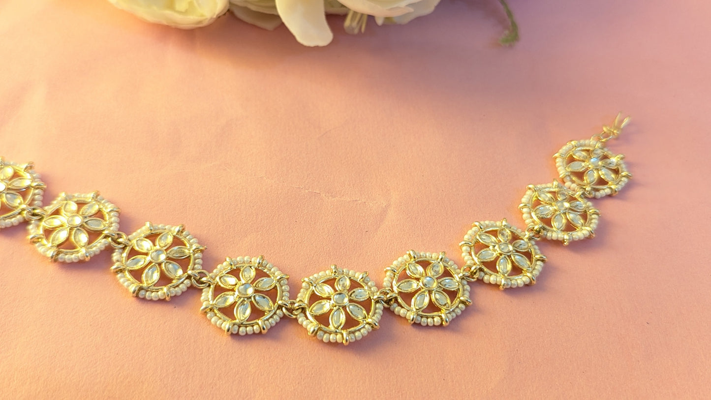 Flower Shape White Kundan & Pearls Studded Maangtika