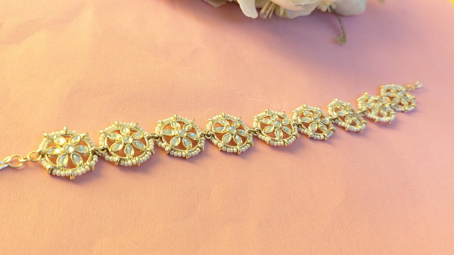 Flower Shape White Kundan & Pearls Studded Maangtika