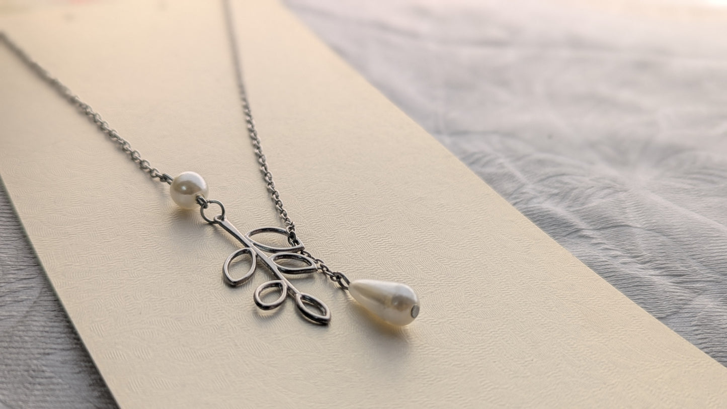 Silver Plated Leaf Shaped Pearl Studded Pendant Chain Necklace